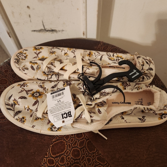 Time and tru sneakers - Picture 6 of 8